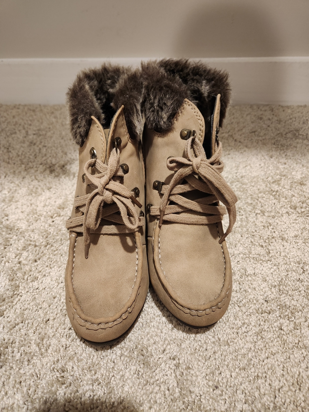 Women's Faux Fur Trim Lace-Up Ankle Boots - Tan